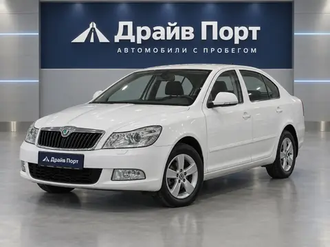 Skoda Octavia 2012, вид спереди