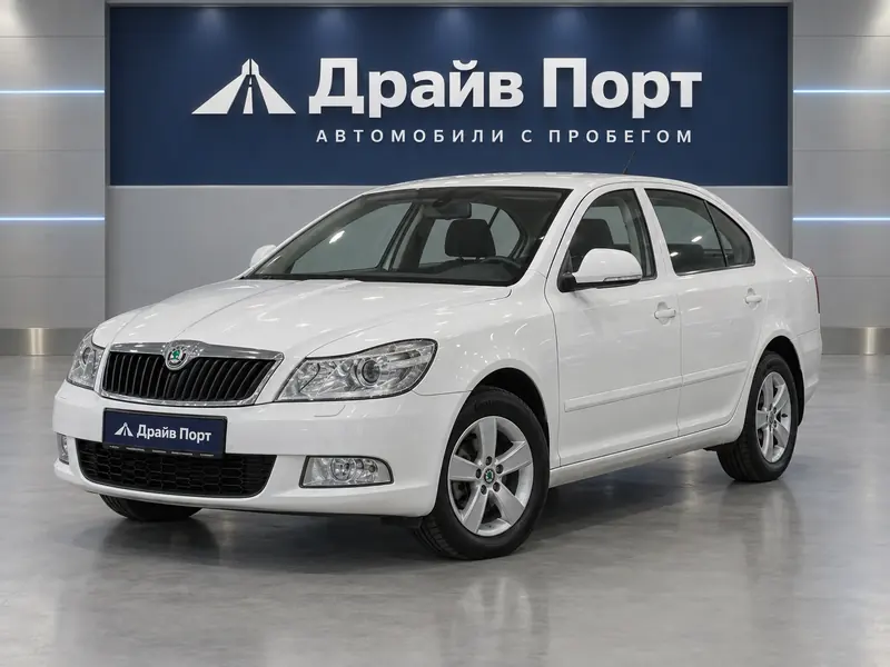 Skoda Octavia 2012 — с пробегом, лифтбек, белый, вид спереди