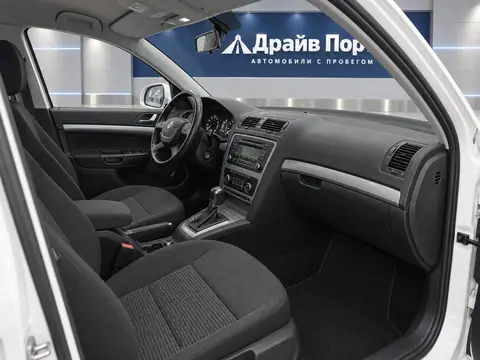 Skoda Octavia 2012, салон