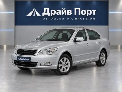 Skoda Octavia 2011, вид спереди