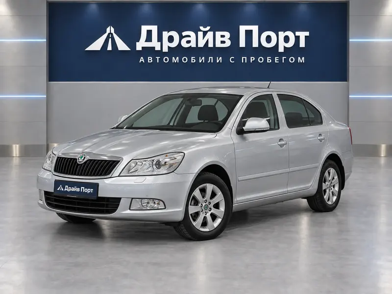 Skoda Octavia 2011 — с пробегом, лифтбек, серебристый, вид спереди