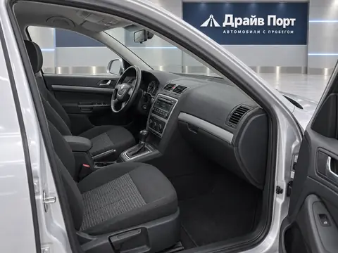 Skoda Octavia 2011, салон