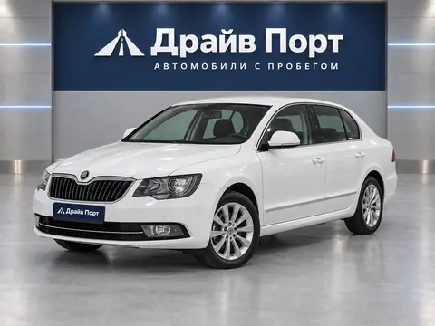 Skoda Superb 2014, вид спереди