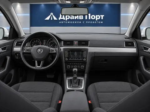 Skoda Superb 2014, панель приборов