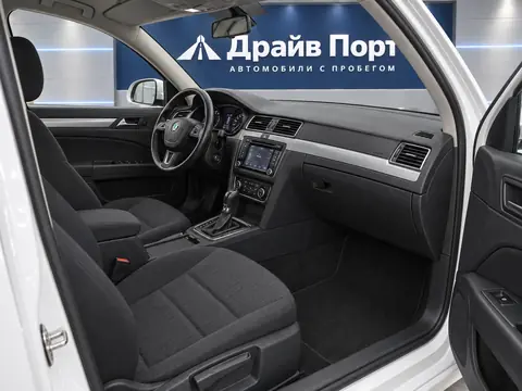 Skoda Superb 2014, салон