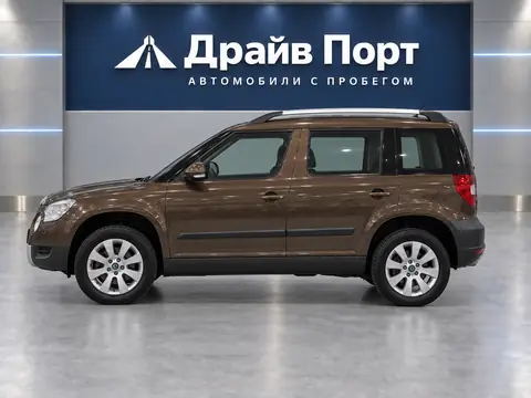 Skoda Yeti 2012, вид сбоку