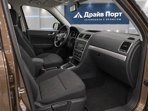 Skoda Yeti 2012, салон