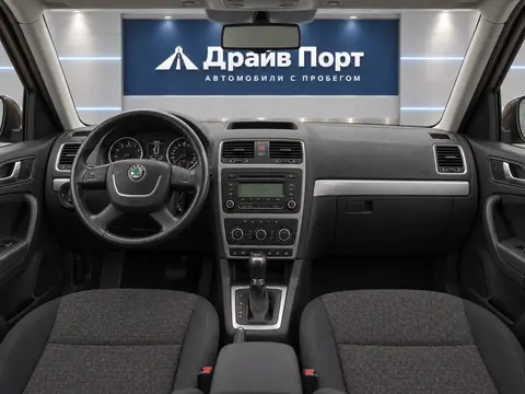 Skoda Yeti 2012, панель приборов