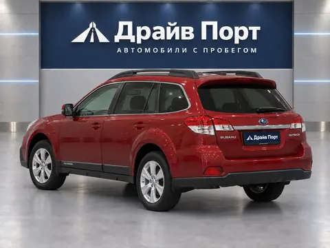 Subaru Outback 2014, вид сзади