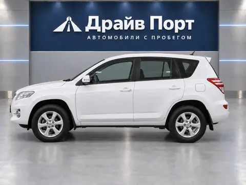 Toyota RAV4 2011, вид сбоку