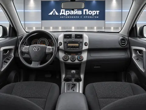 Toyota RAV4 2011, панель приборов