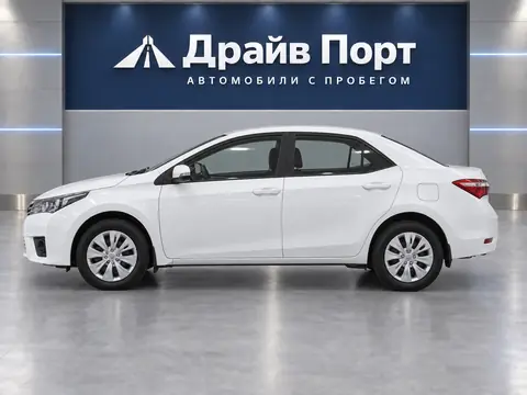 Toyota Corolla 2013, вид сбоку