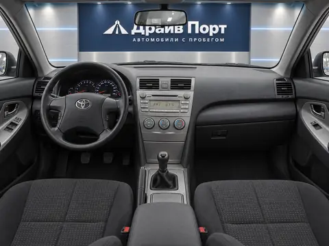 Toyota Camry 2008, панель приборов