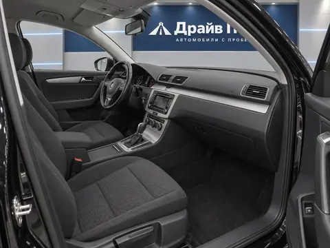Volkswagen Passat 2012, салон