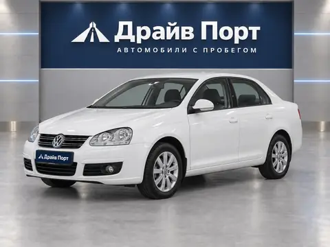 Volkswagen Jetta 2010, вид спереди