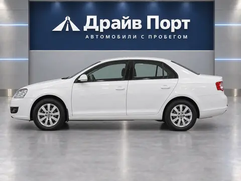 Volkswagen Jetta 2010, вид сбоку