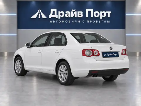 Volkswagen Jetta 2010, вид сзади