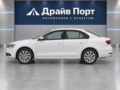 Volkswagen Jetta 2012, вид сбоку