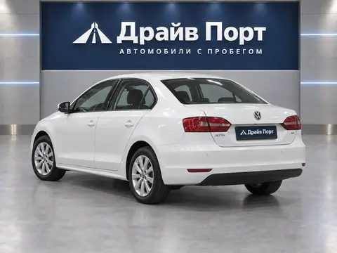 Volkswagen Jetta 2012, вид сзади