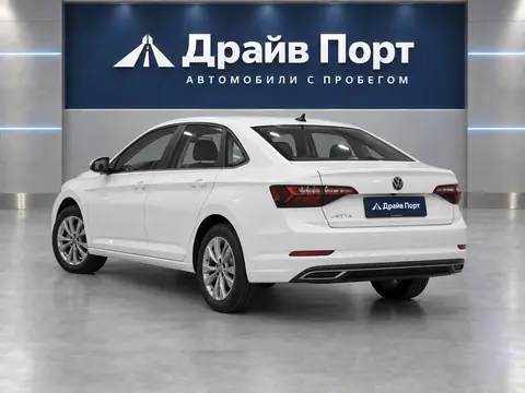 Volkswagen Jetta 2023, вид сзади