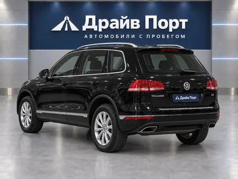 Volkswagen Touareg 2015, вид сзади
