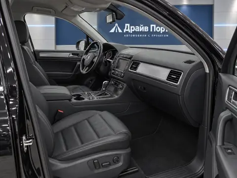 Volkswagen Touareg 2015, салон