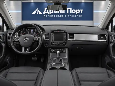 Volkswagen Touareg 2015, панель приборов