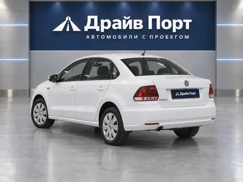 Volkswagen Polo 2016, вид сзади