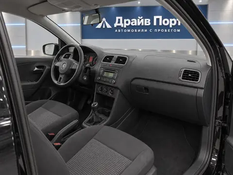 Volkswagen Polo 2012, салон