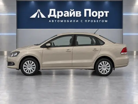 Volkswagen Polo 2015, вид сбоку