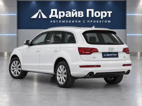 Audi Q7 2014, вид сзади