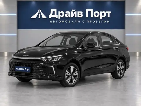BAIC U5 Plus 2025, вид спереди