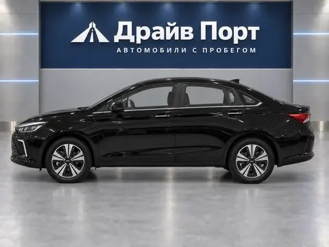 BAIC U5 Plus 2025, вид сбоку