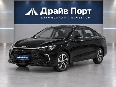 BAIC U5 Plus 2025, вид спереди