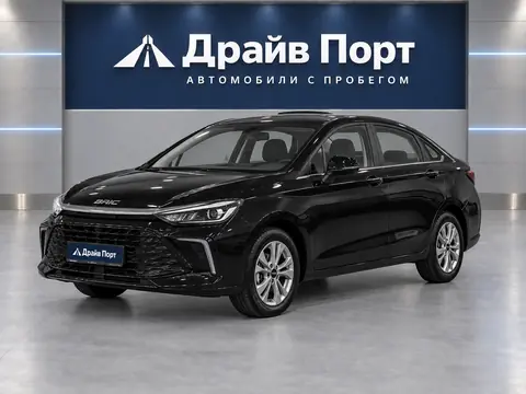 BAIC U5 Plus 2025, вид спереди