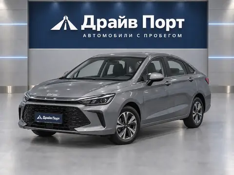 BAIC U5 Plus 2025, вид спереди