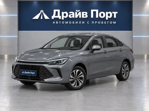 BAIC U5 Plus 2025, вид спереди