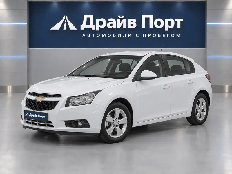 Chevrolet Cruze 2012 — с пробегом, хэтчбек, белый, вид спереди