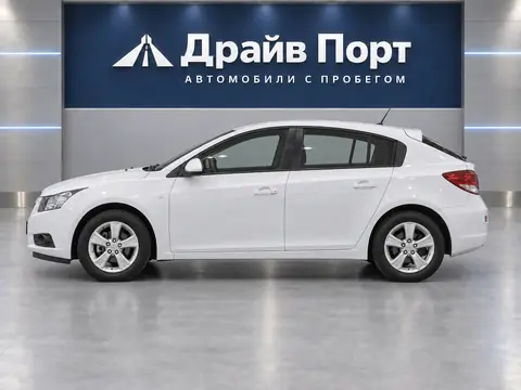 Chevrolet Cruze 2012, вид сбоку