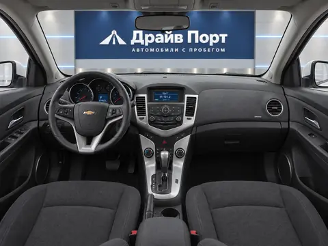 Chevrolet Cruze 2012, панель приборов