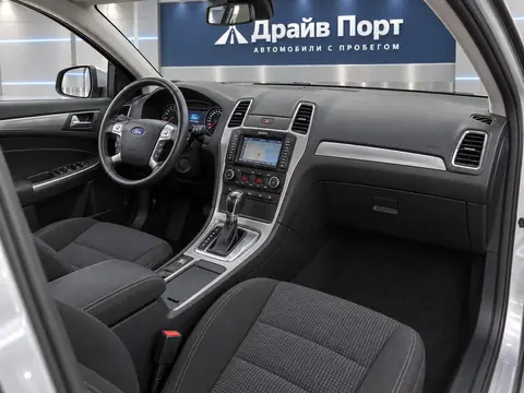 Ford Mondeo 2012, салон