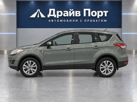 Ford Kuga 2012, вид сбоку