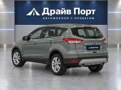 Ford Kuga 2012, вид сзади