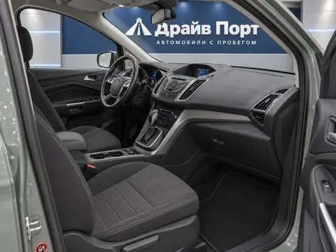 Ford Kuga 2012, салон