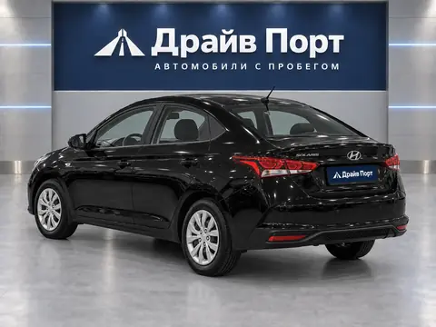 Hyundai Solaris 2022, вид сзади