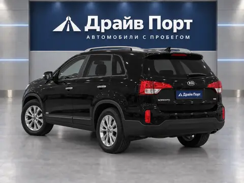 Kia Sorento 2015, вид сзади