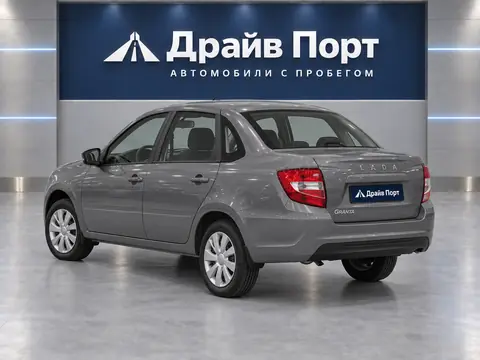 Lada Granta 2020, вид сзади