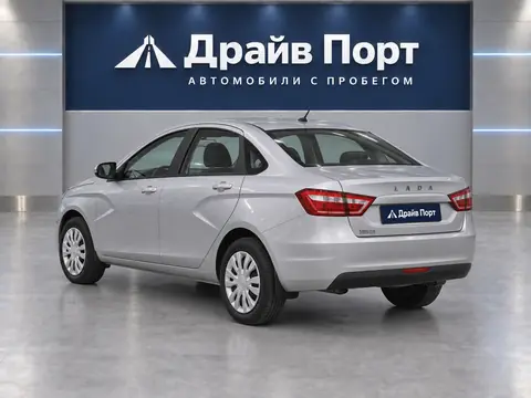 Lada Vesta 2019, вид сзади