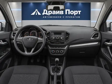 Lada Vesta 2019, панель приборов