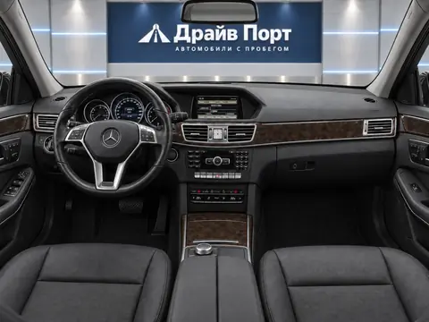 Mercedes-Benz E 300 2013, панель приборов